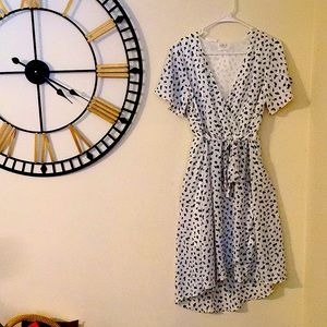 Sienna Sky Size Medium white floral dress with bow